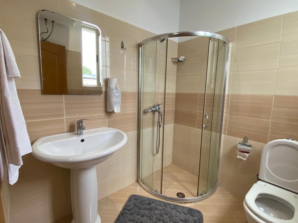 Guesthouse Niko Берат Екстериор снимка