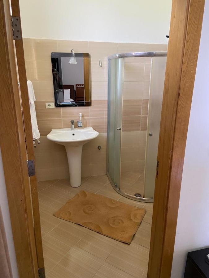Guesthouse Niko Берат Екстериор снимка