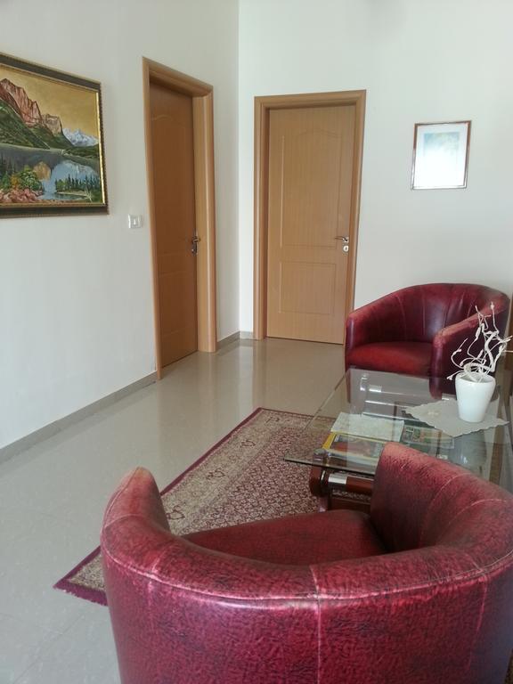 Guesthouse Niko Берат Екстериор снимка